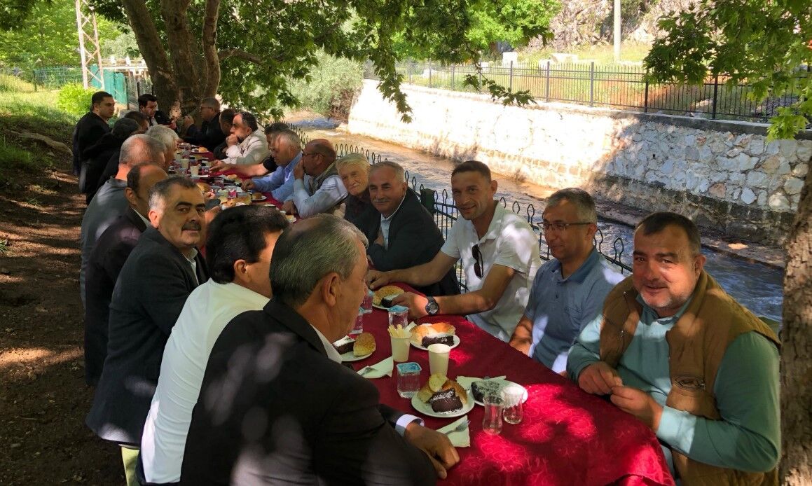 Aksu Kaymakamliginda Veda Ve Muhtarlar Toplantisi Bir Arada Yapildi1