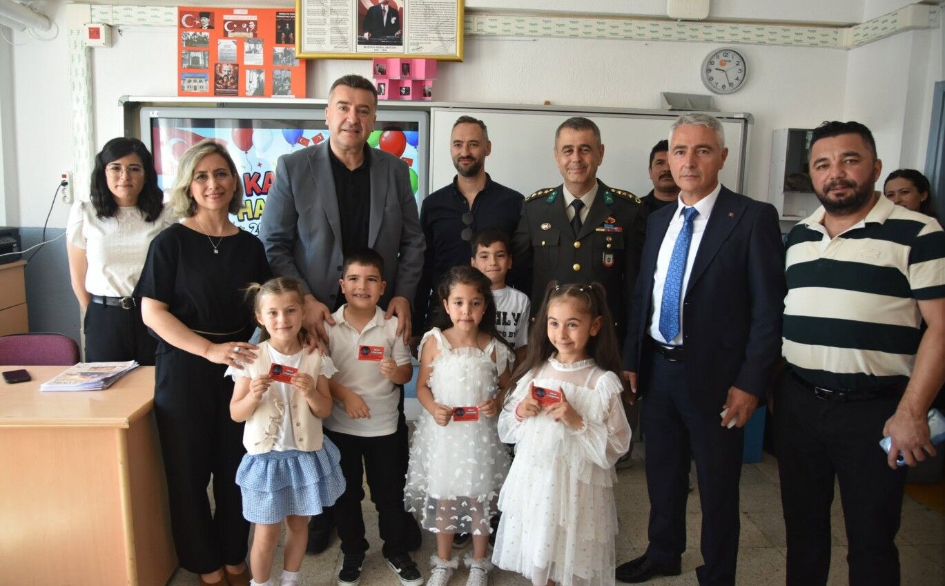 Başkan Mustafa Özer, Karne Sevincini Öğrencilerle Paylaştı 2