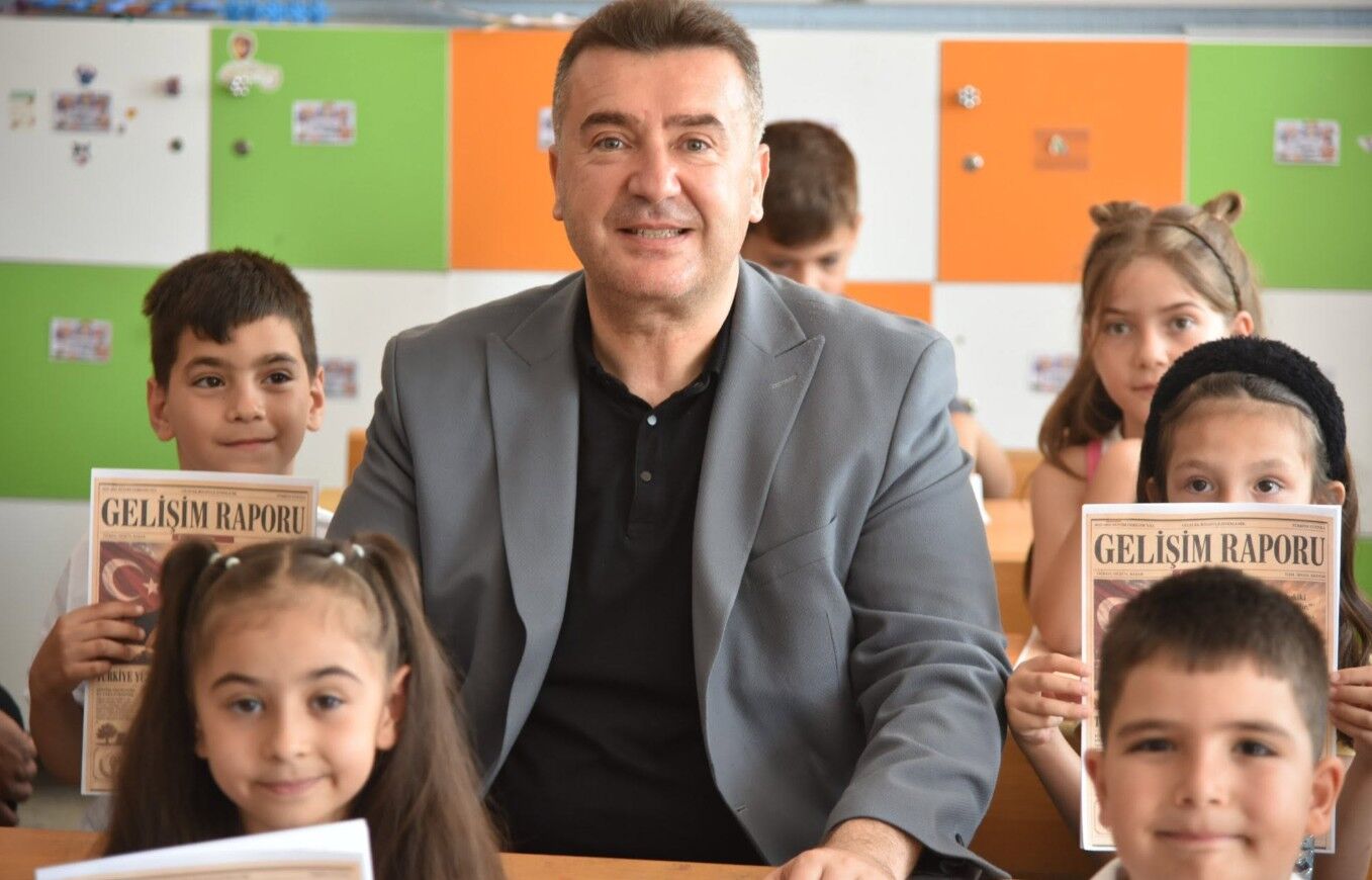 Başkan Mustafa Özer, Karne Sevincini Öğrencilerle Paylaştı