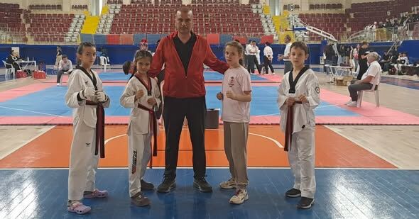 Eğirdir Belediyesporlu Miniklerden Madalya Yağmuru (1)