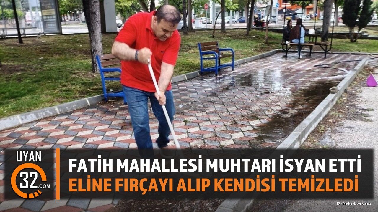 Fatih Mahallesi Muhtarı İsyan Etti Eline Fırçayı Alıp Kendisi Temizledi