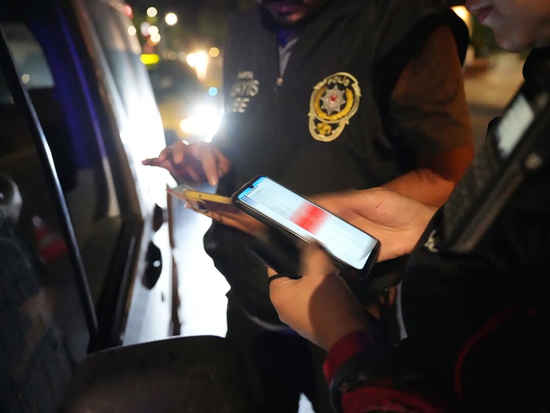 Isparta'da Emniyet Ekiplerinden 5 Farklı Noktada Huzur Operasyonu (2)