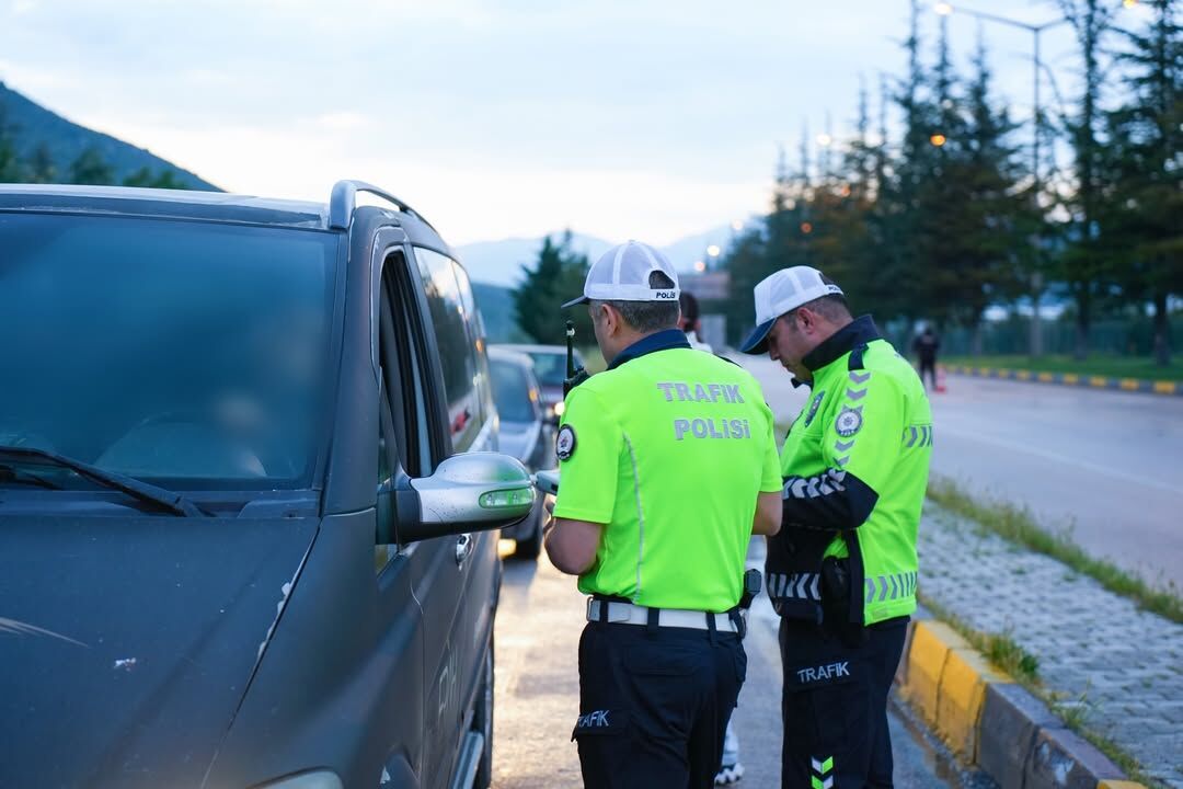 Isparta’da Huzur Uygulaması Araç Ve Şahıslar Denetlendi (3)-1