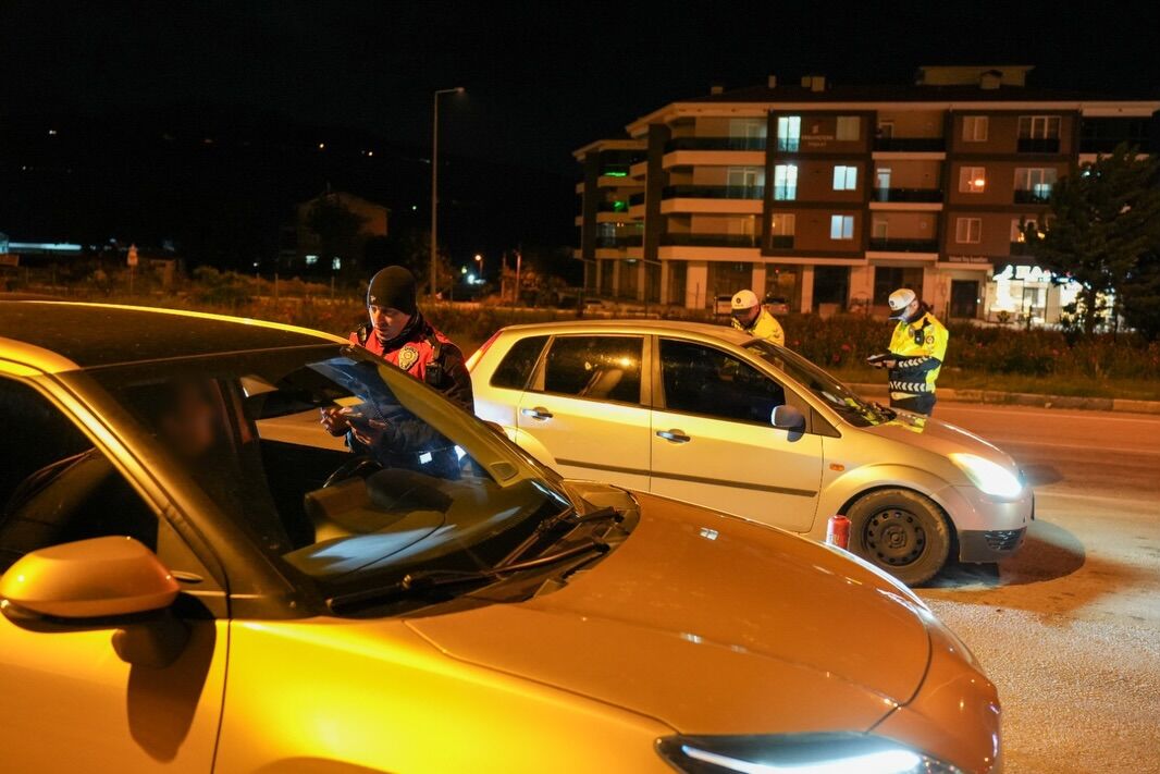 Isparta'da Kritik Kavşaklarda Huzur Ve Güven Denetimi Yapıldı (1)