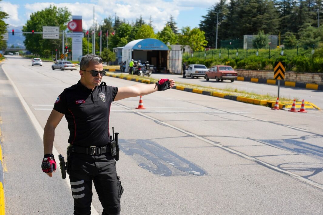 Isparta'da Kritik Kavşaklarda Huzur Ve Güven Denetimi Yapıldı (3)