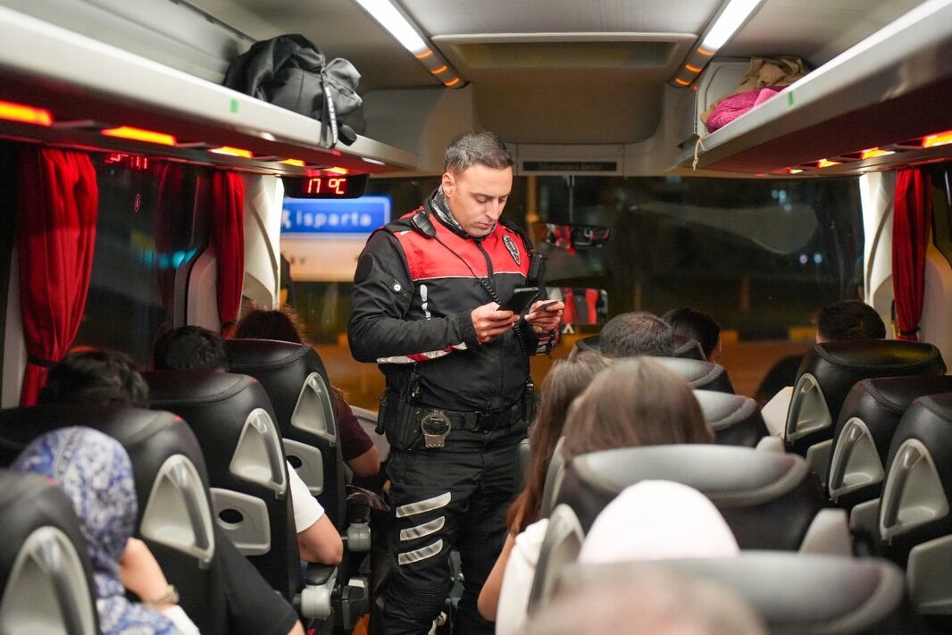 Isparta'da Kritik Kavşaklarda Huzur Ve Güven Denetimi Yapıldı (4)