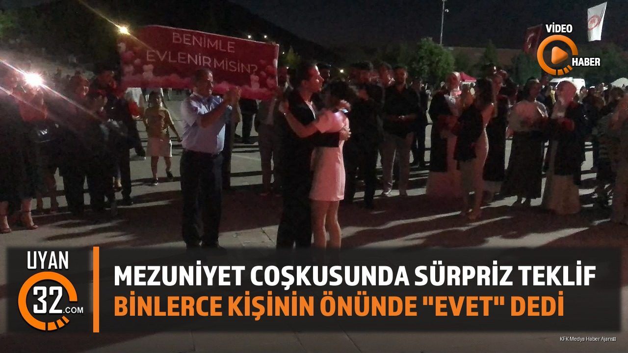 Mezuniyet Coşkusunda Sürpriz Teklif Binlerce Kişinin Önünde 'Evet' Dedi
