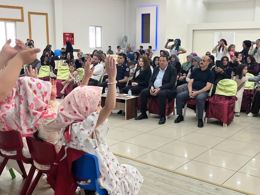 Minik Kur’an Kursu Öğrencilerinden Yıl Sonu Gösterisi (1)