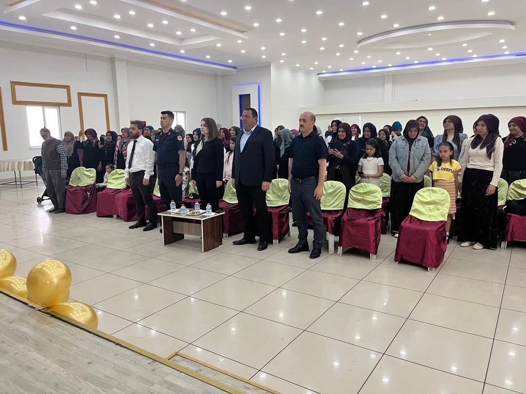 Minik Kur’an Kursu Öğrencilerinden Yıl Sonu Gösterisi (2)