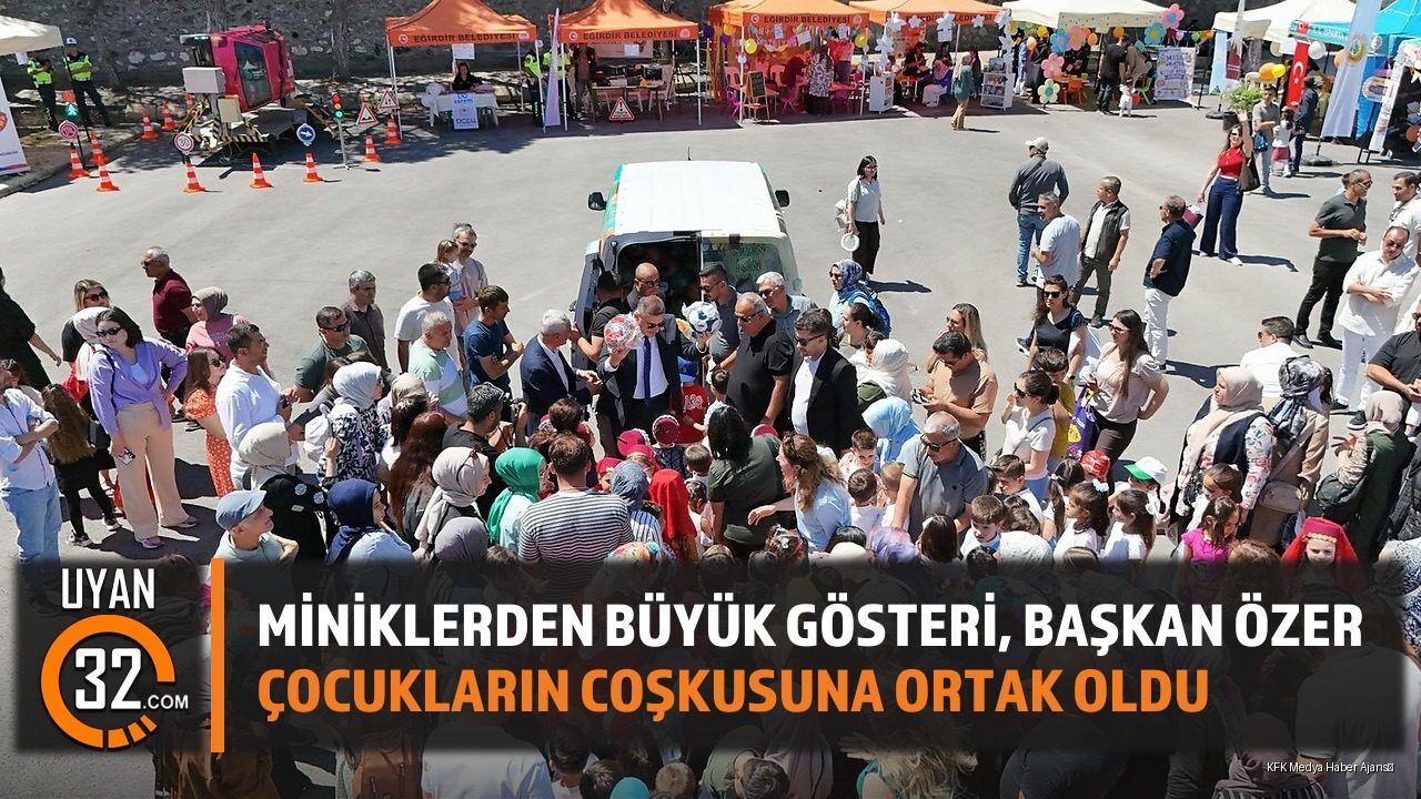 Miniklerden Büyük Gösteri, Başkan Özer Çocukların Coşkusuna Ortak Oldu
