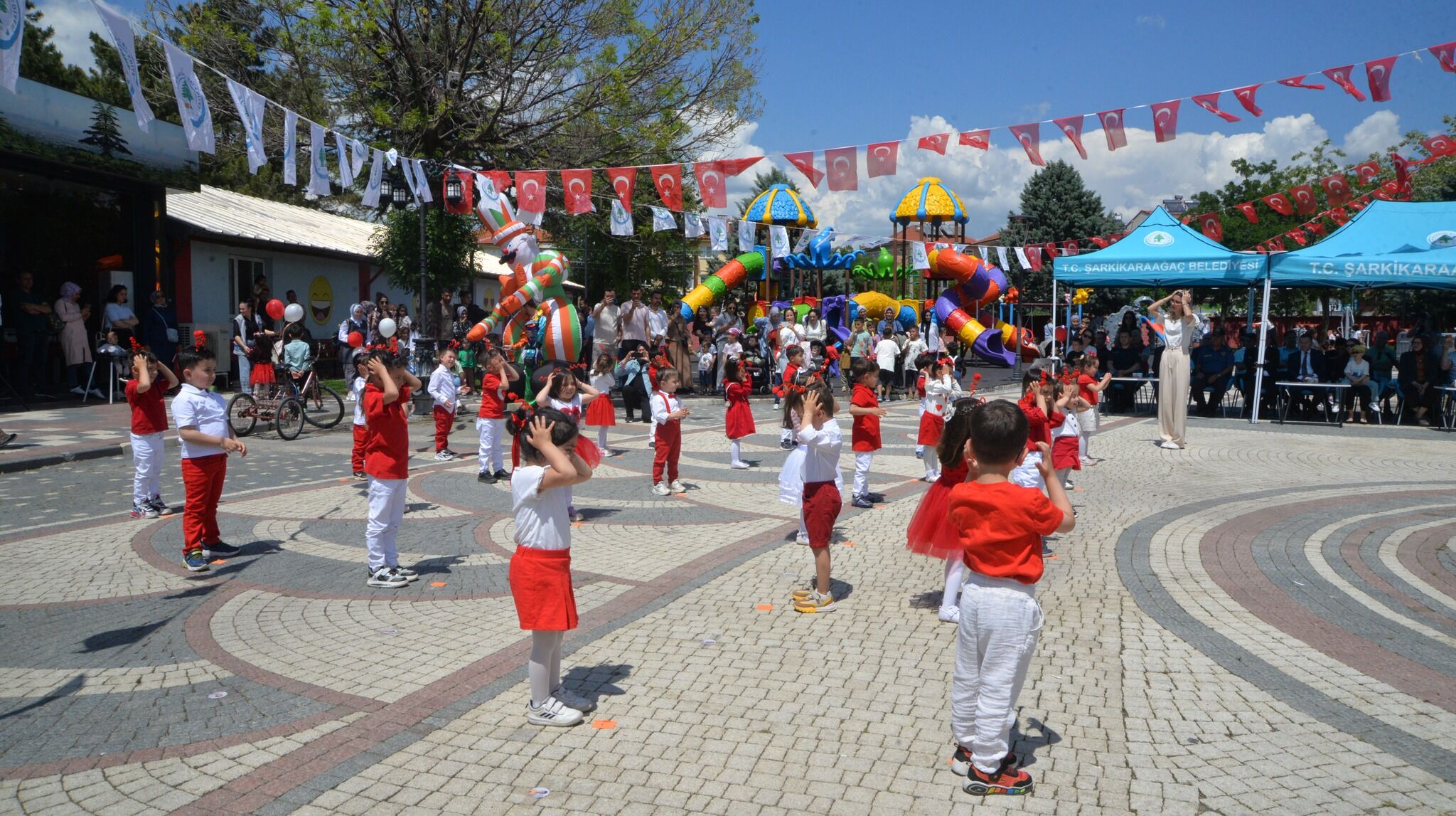 Şarkikaraağaç’ta Çocuk Şenliği Coşkusu 1