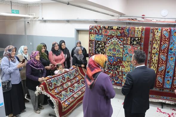 Şarkikaraağaç'ta Halk Eğitim Merkezi Yıl Sonu Sergisi Açıldı 3