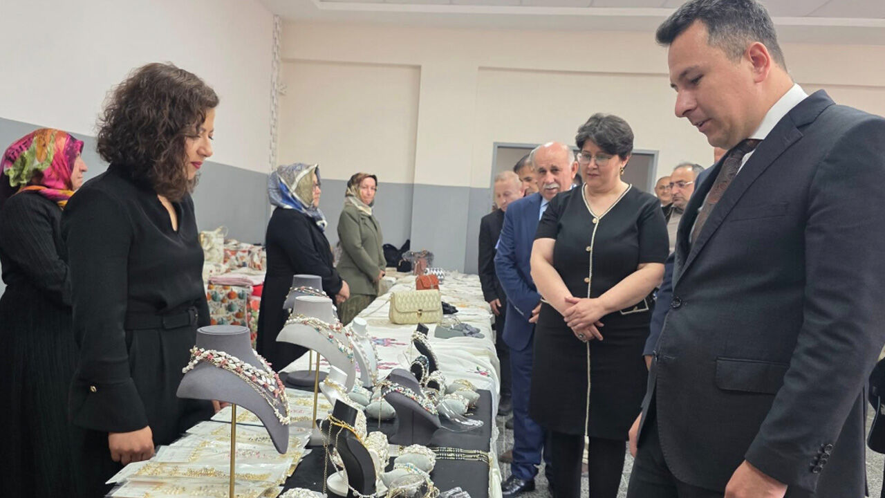 Şarkikaraağaç’ta Yıl Sonu Sergisine Yoğun Ilgi (6)