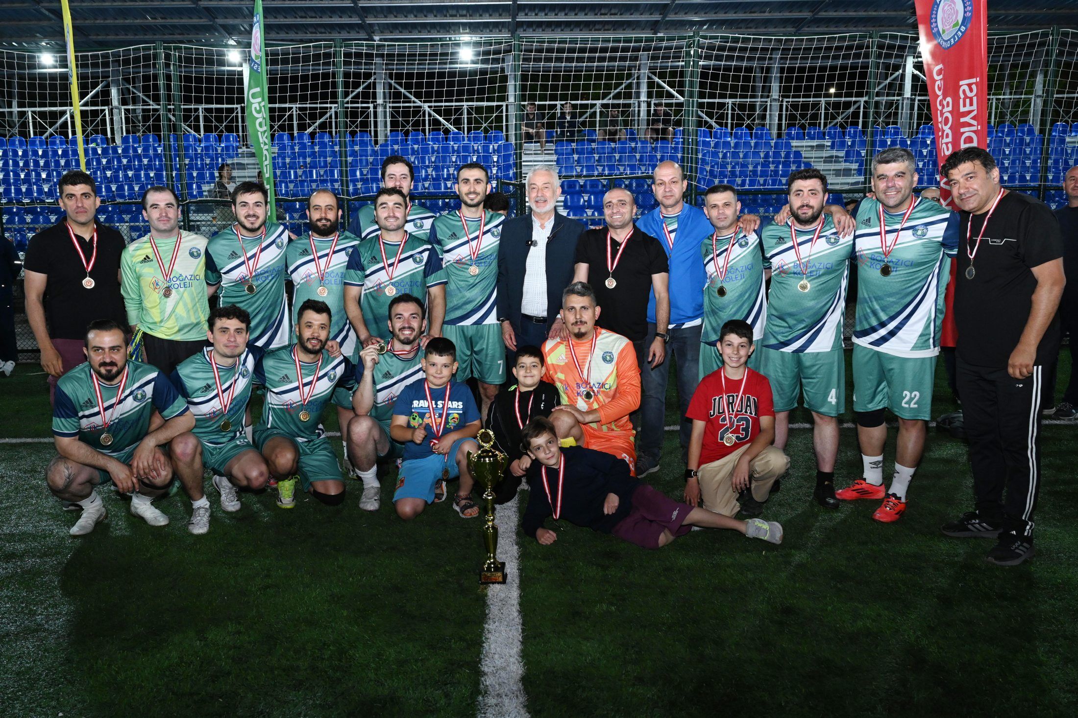 Sdu 17. Geleneksel Futbol Turnuva Baskan Kupa Toreni (2)