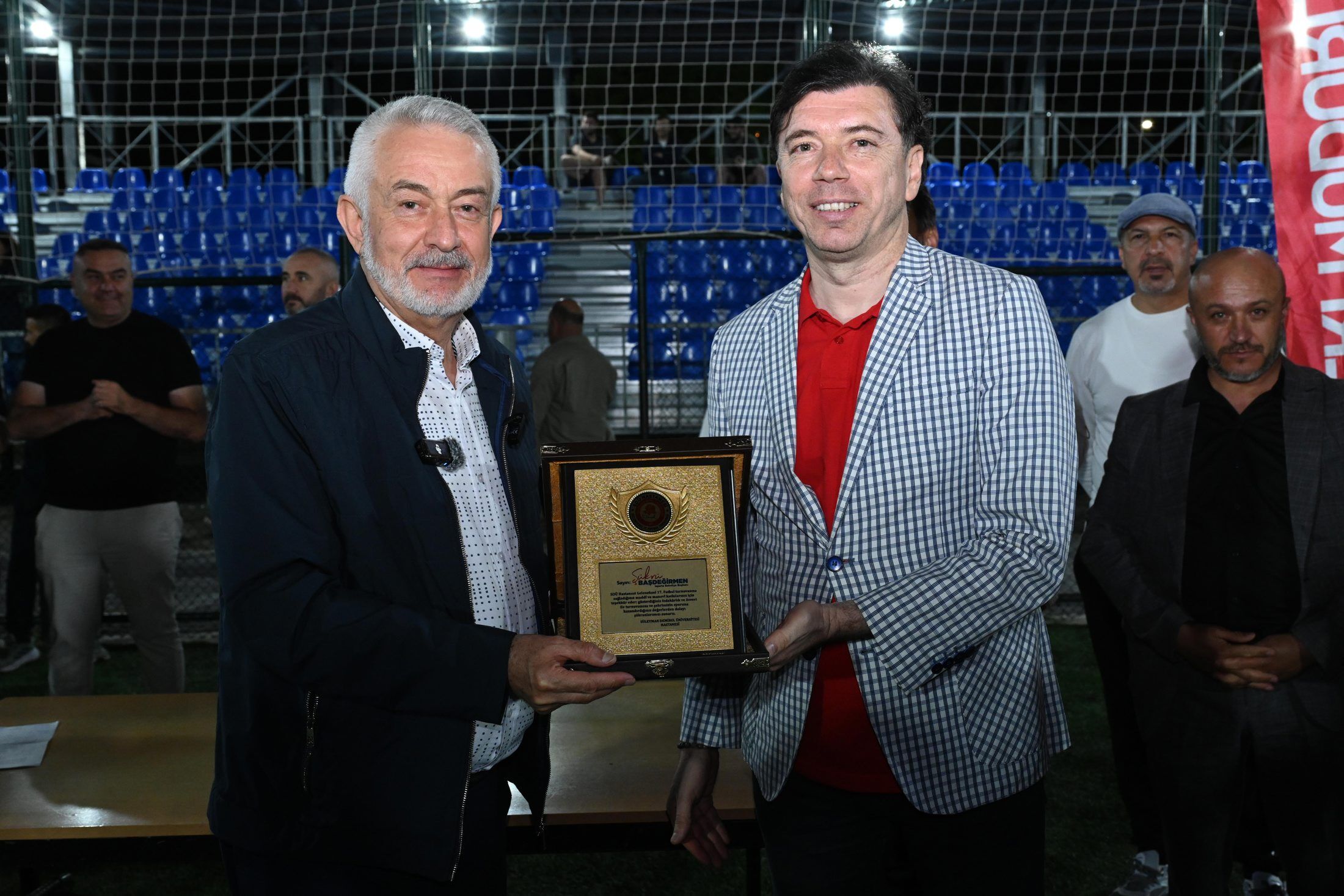 Sdu 17. Geleneksel Futbol Turnuva Baskan Kupa Toreni (3)
