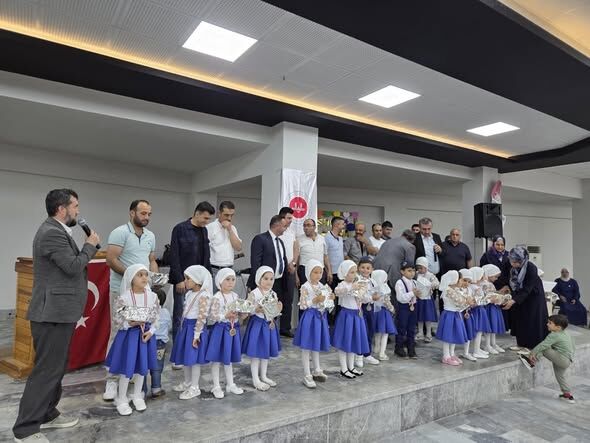 Sütçüler’de Miniklerden Yıl Sonu Şöleni (1)