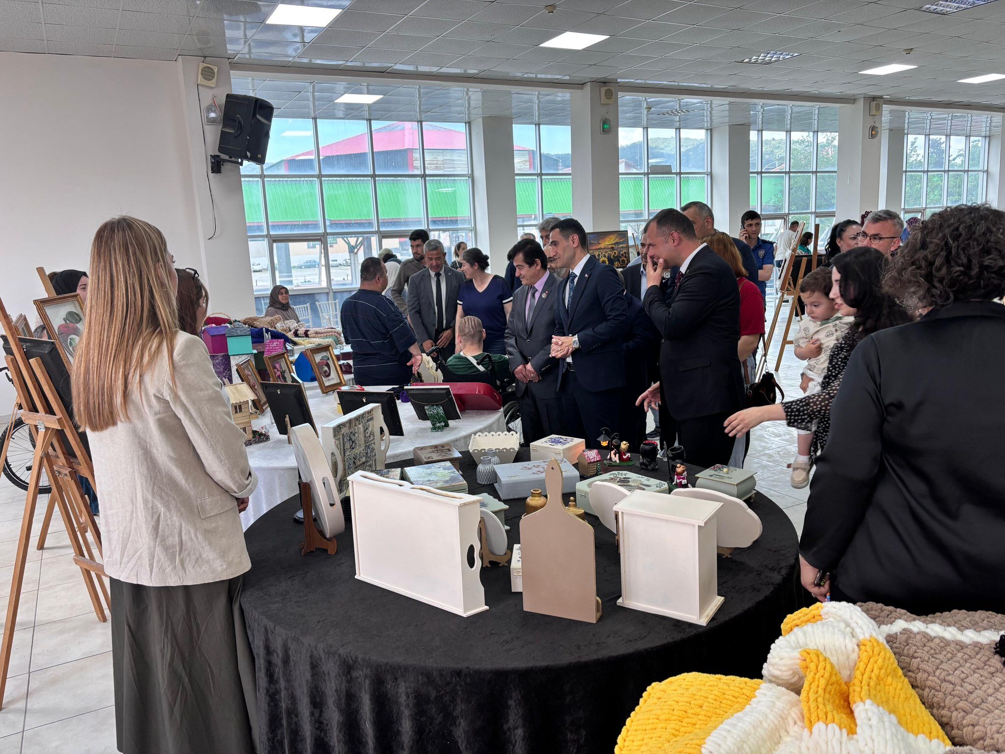 Uluborlu’da El Sanatları Sergisi Ziyarete Açıldı 3