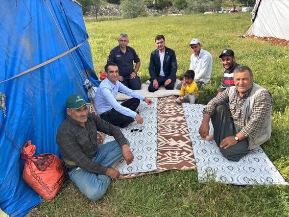 Uluborlu’da Gül Hasadı Mesaisi Kaymakamdan Üreticiye Ve İşçilere Ziyaret (2)