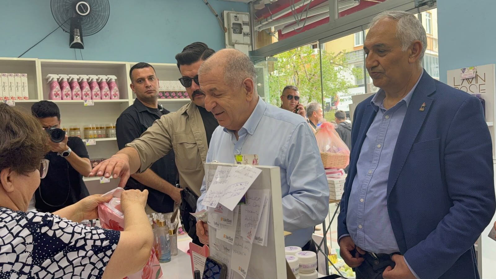 Ümit Özdağ Isparta’da Esnafla Buluştu 2