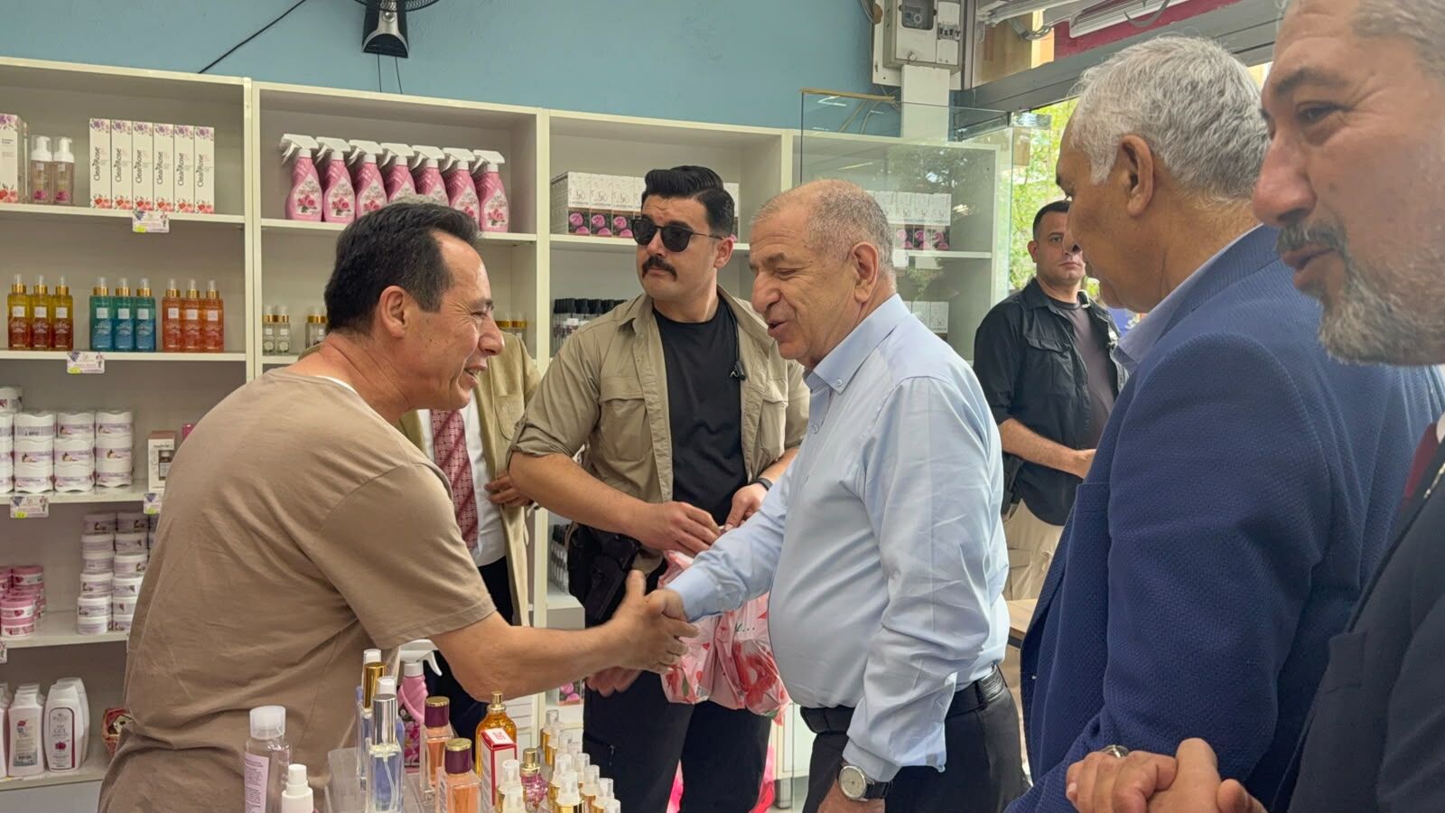 Ümit Özdağ Isparta’da Esnafla Buluştu 3