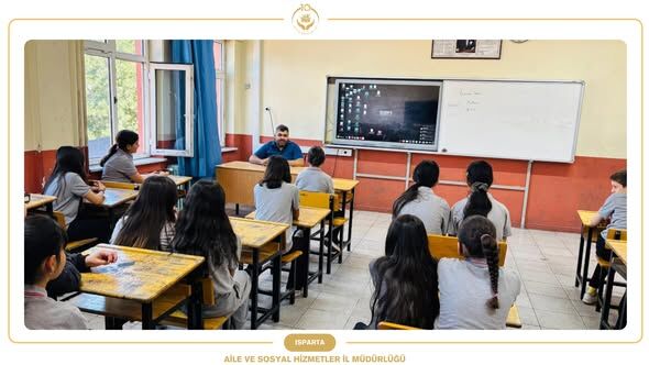 Yalvaç’ta Ortaokul Öğrencilerinebilinçli Medya Okuryazarlığı Semineri (1)