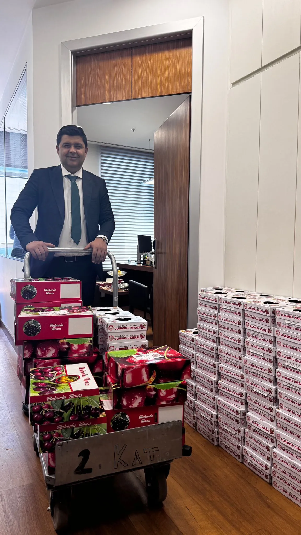 600 Milletvekiline Coğrafi İşaretli Kiraz Dağıttı (2)