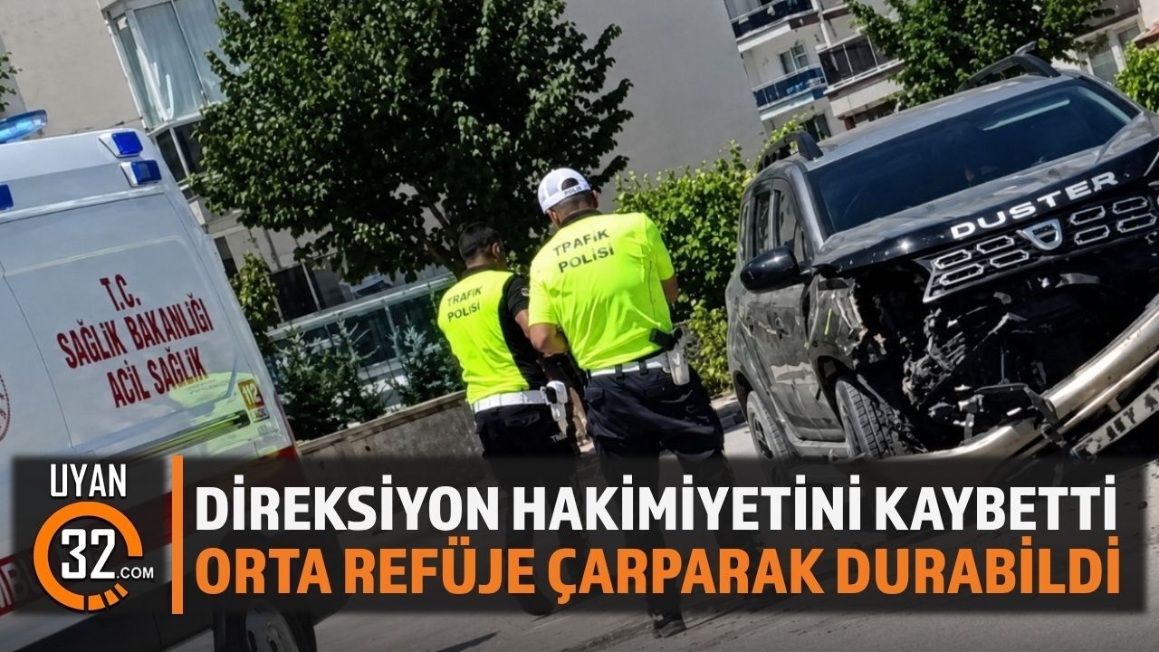 Direksiyon Hakimiyetini Kaybeden Sürücü Refüje Çarptı
