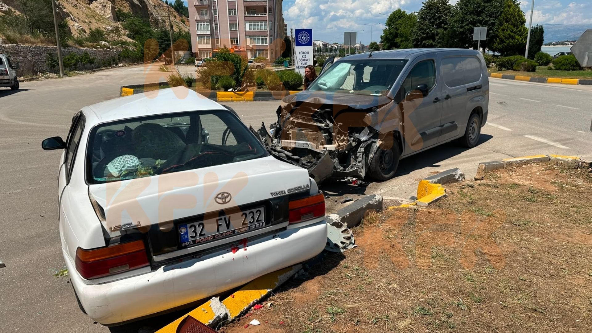 Eğirdir Ilçesinde Akpınar Yolu Kavşağı'nda Kaza