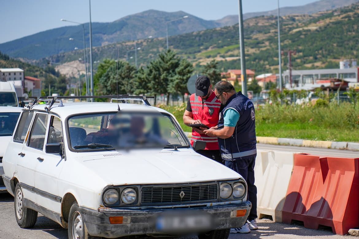 Isparta'da 4 Noktada Asayiş Uygulaması (1)