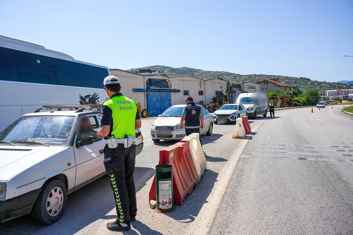 Isparta'da 4 Noktada Asayiş Uygulaması (2)