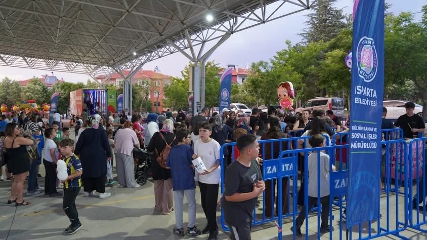 Isparta'da Mahallelerde Yaz Akşamı Çocuk Sineması Etkinlikleri Sürüyor (3)