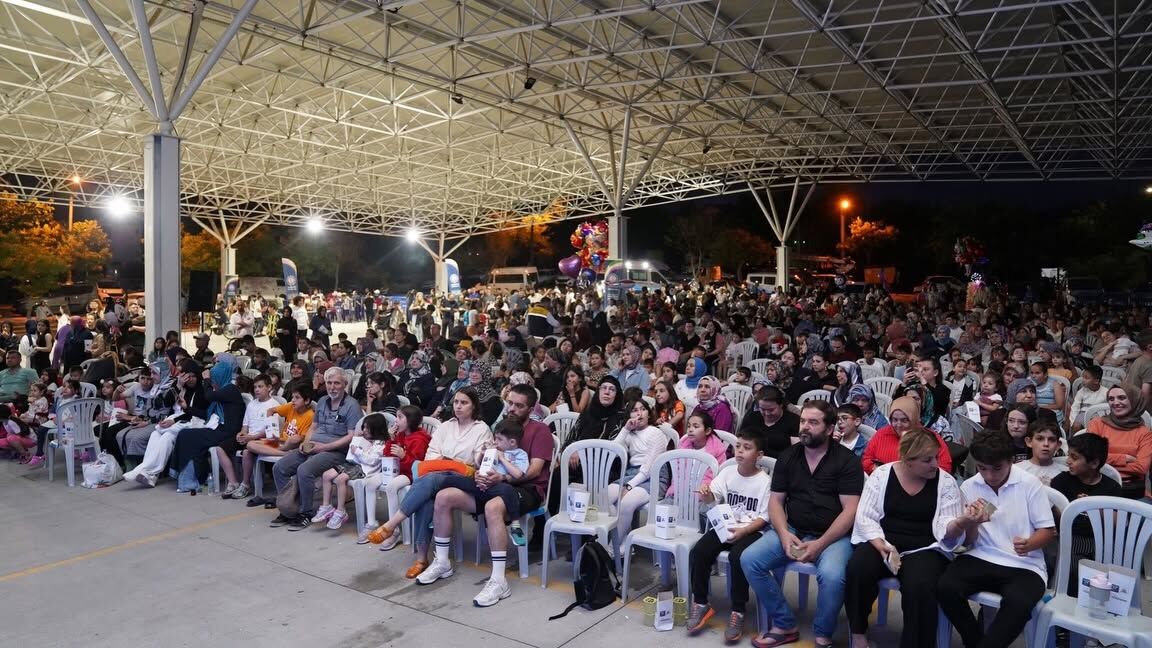 Isparta'da Mahallelerde Yaz Akşamı Çocuk Sineması Etkinlikleri Sürüyor (5)