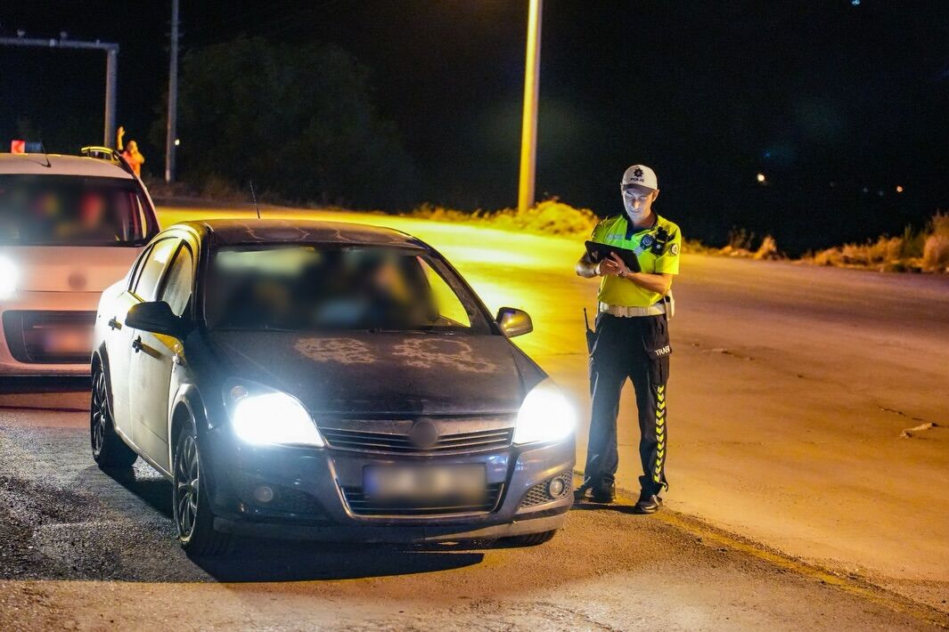 Isparta'da Polis Ekiplerinden Huzur Uygulaması (2)