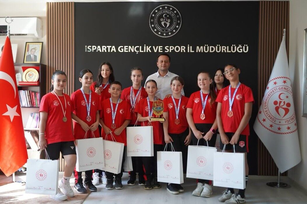 Isparta'nın Minik Güreşçileri Türkiye'yi Salladı 1