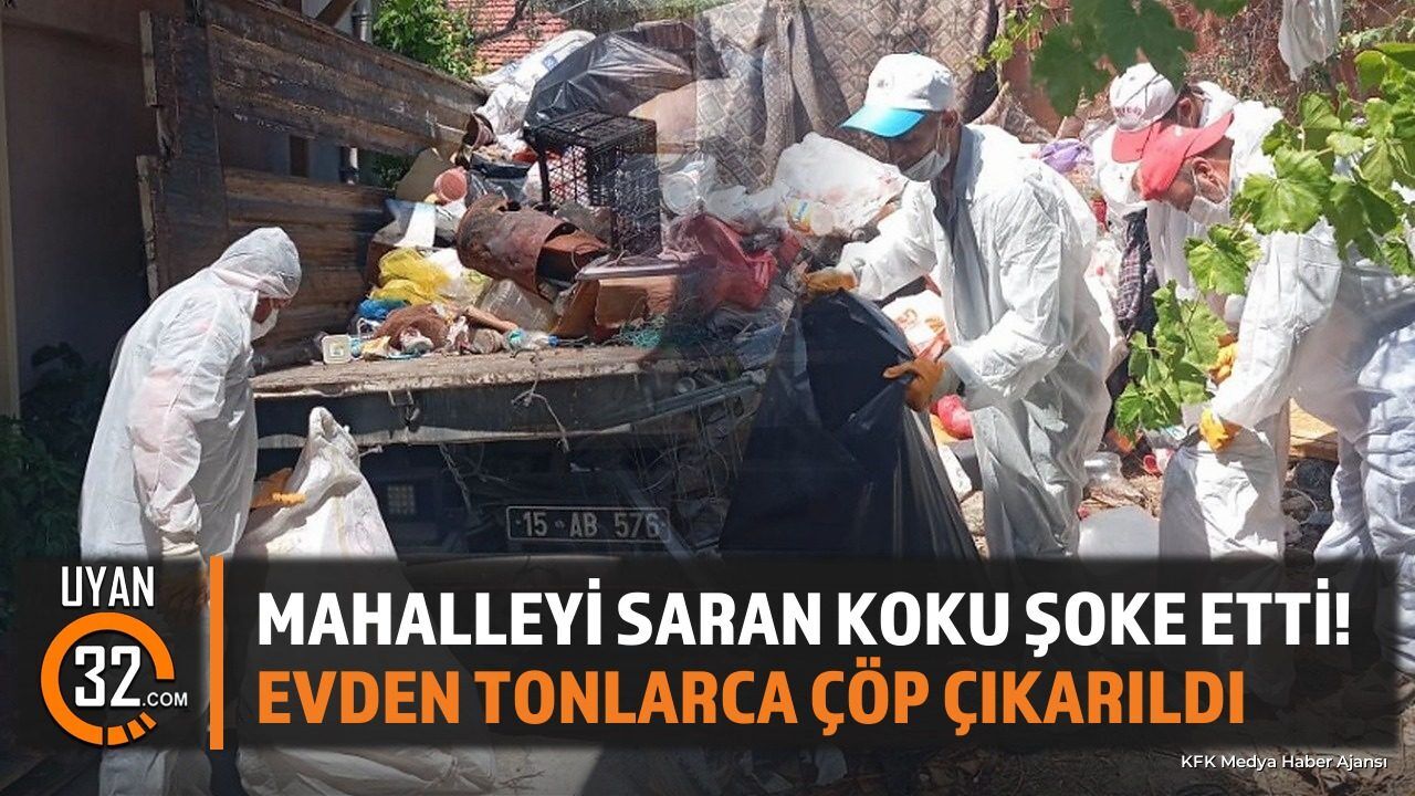 Mahalleyi saran koku şoke etti!Evden tonlarca çöp çıkarıldı