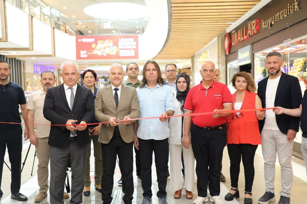 Sdü'den 15 Temmuz'u Anlatan Anlamlı Fotoğraf Sergisi (1)