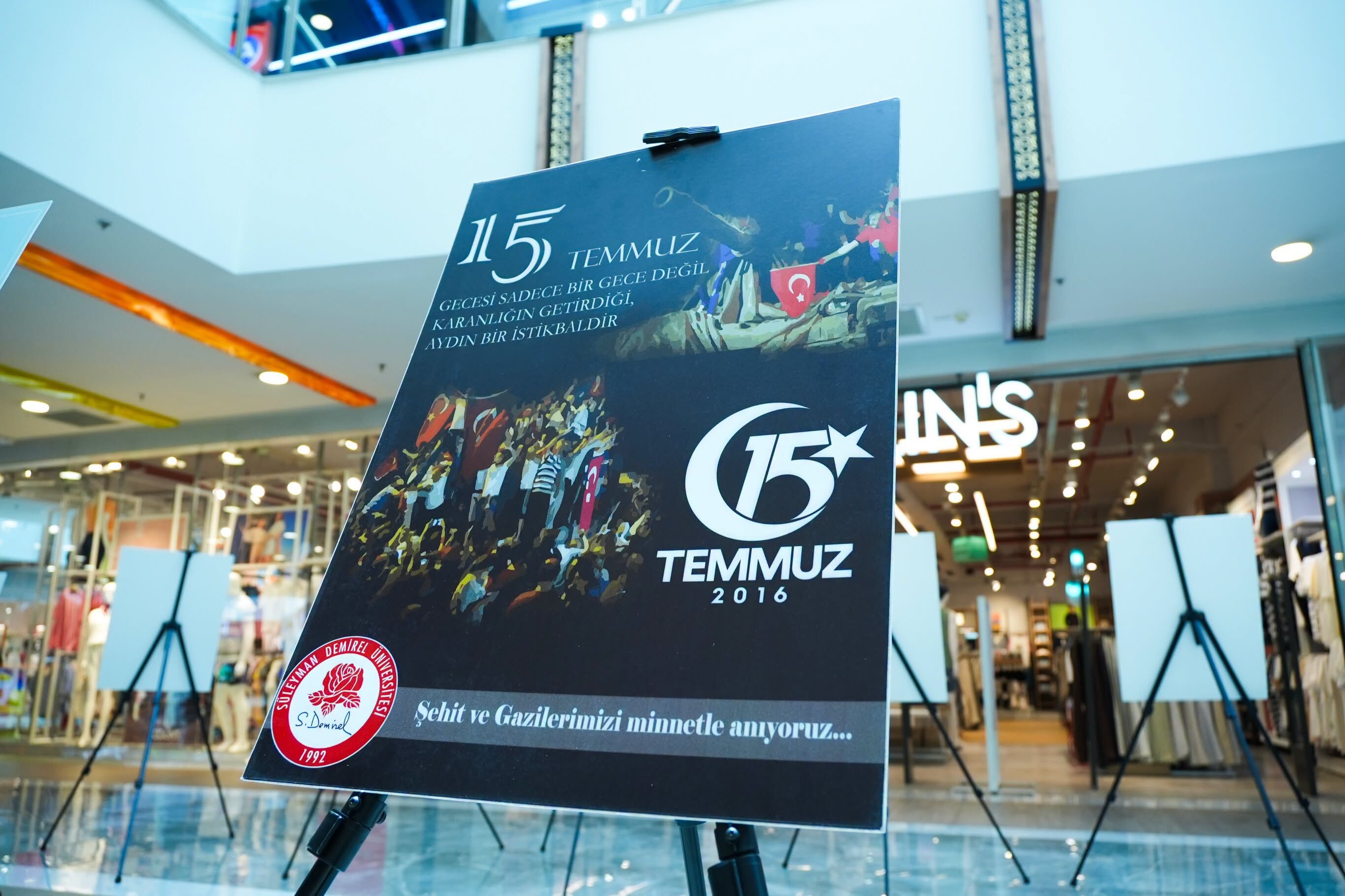 Sdü'den 15 Temmuz'u Anlatan Anlamlı Fotoğraf Sergisi (6)