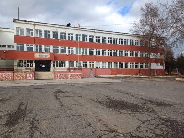 Yalvaç Meslek Lisesi'nin 42 Yıllık Binası Yıkıldı! 1
