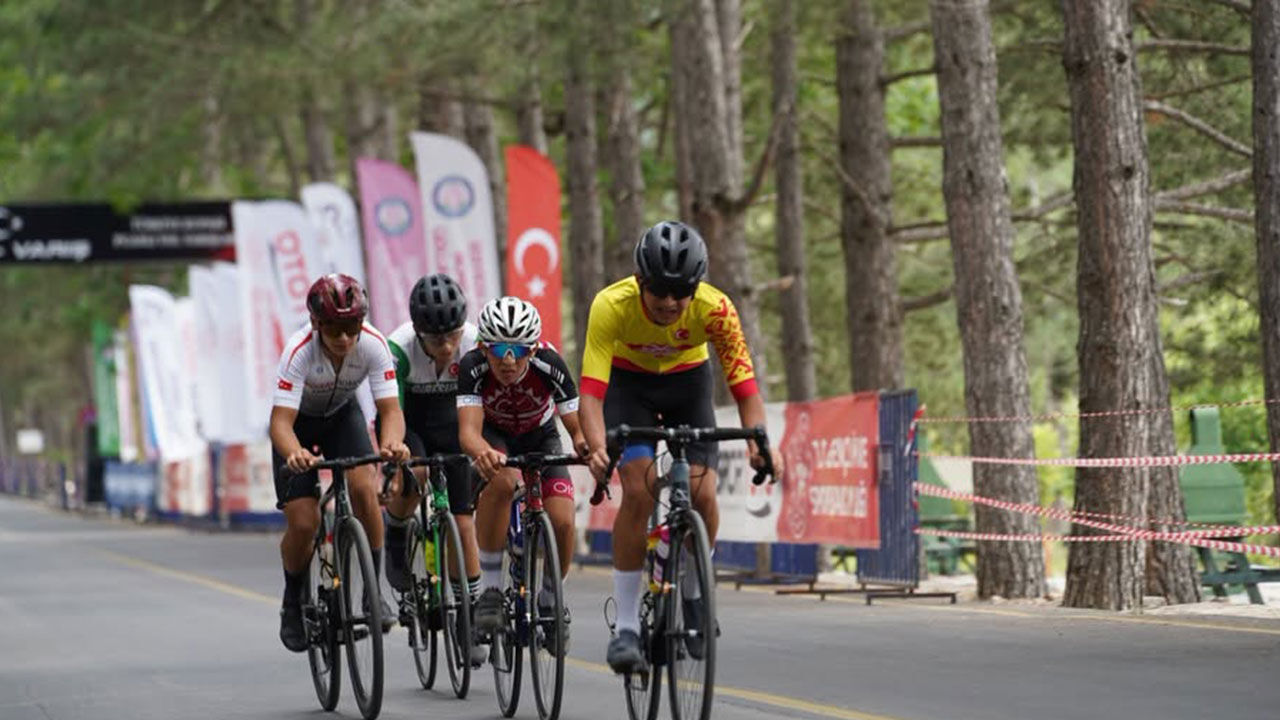 Bisiklet Yarışları Iç (3)