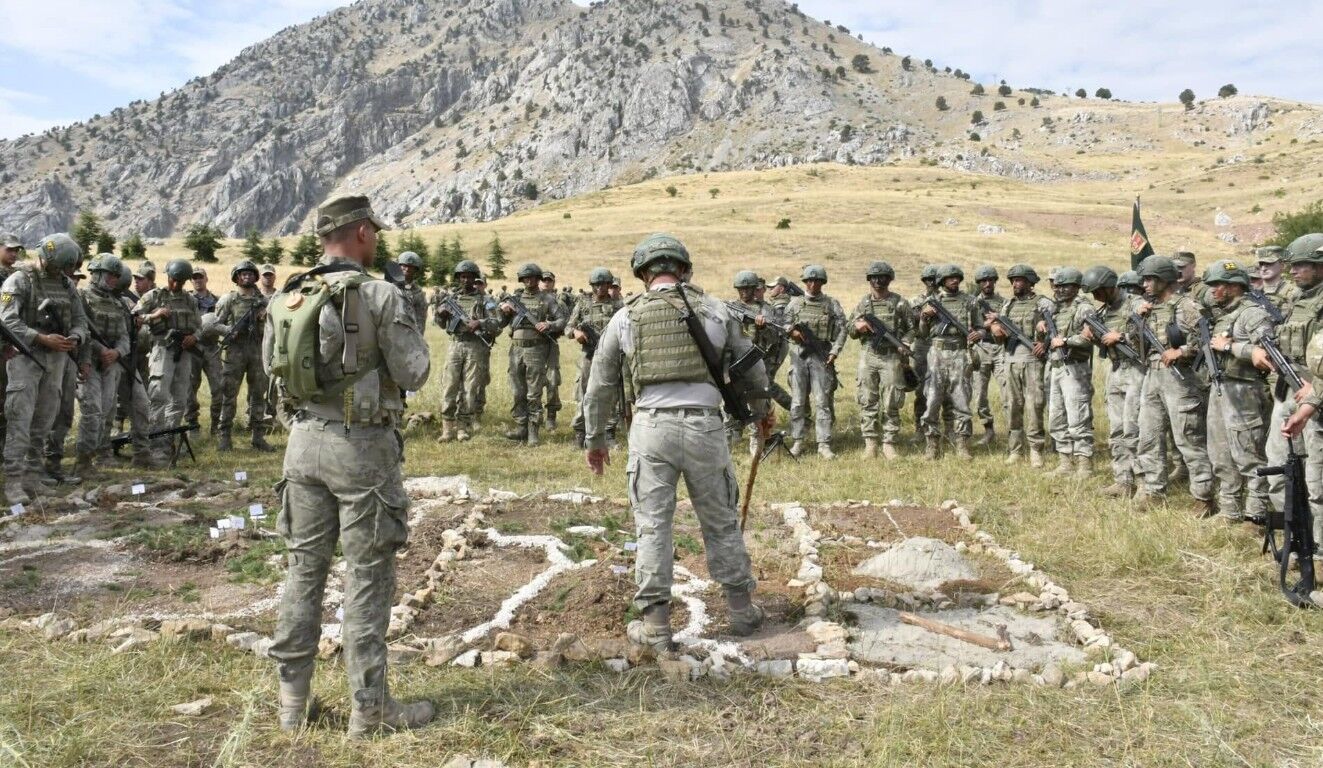 Eğirdir’de Komandolardan Zorlu Arazi Tatbikatı