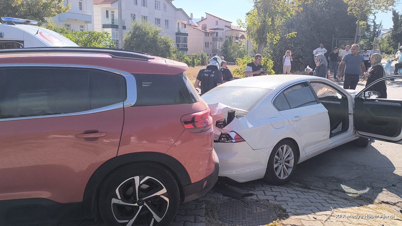 Isparta Da Iki Otomobil Carpis 1