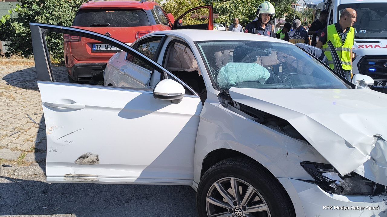 Isparta Da Iki Otomobil Carpis 2
