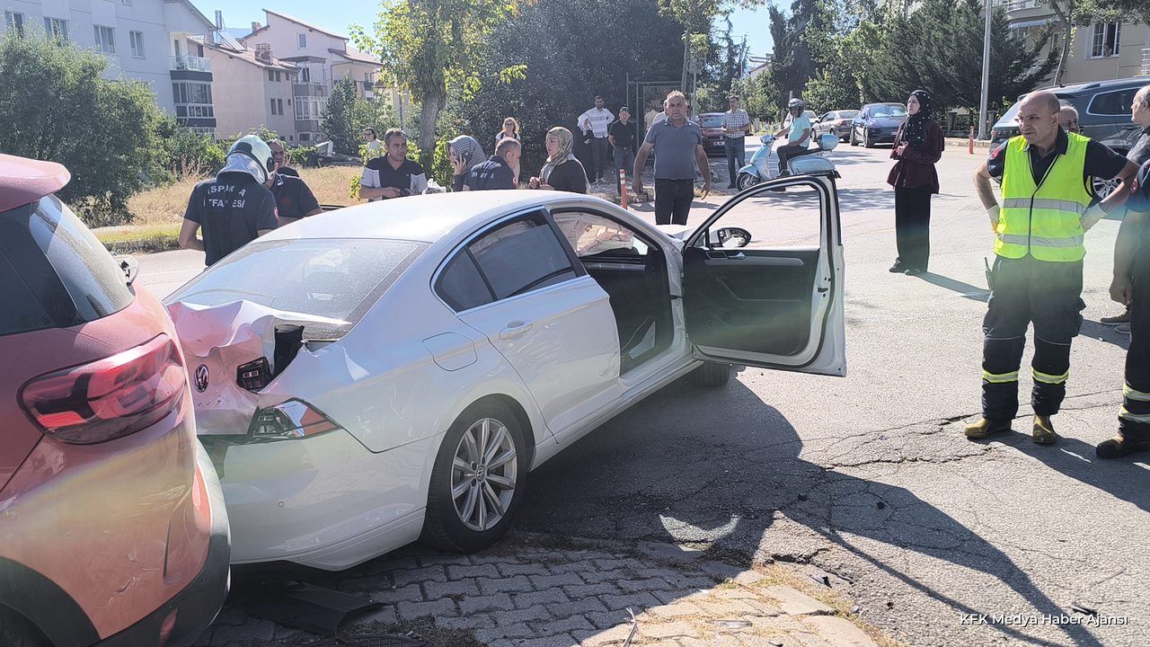 Isparta Da Iki Otomobil Carpis 5