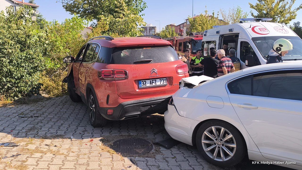 Isparta Da Iki Otomobil Carpis 6