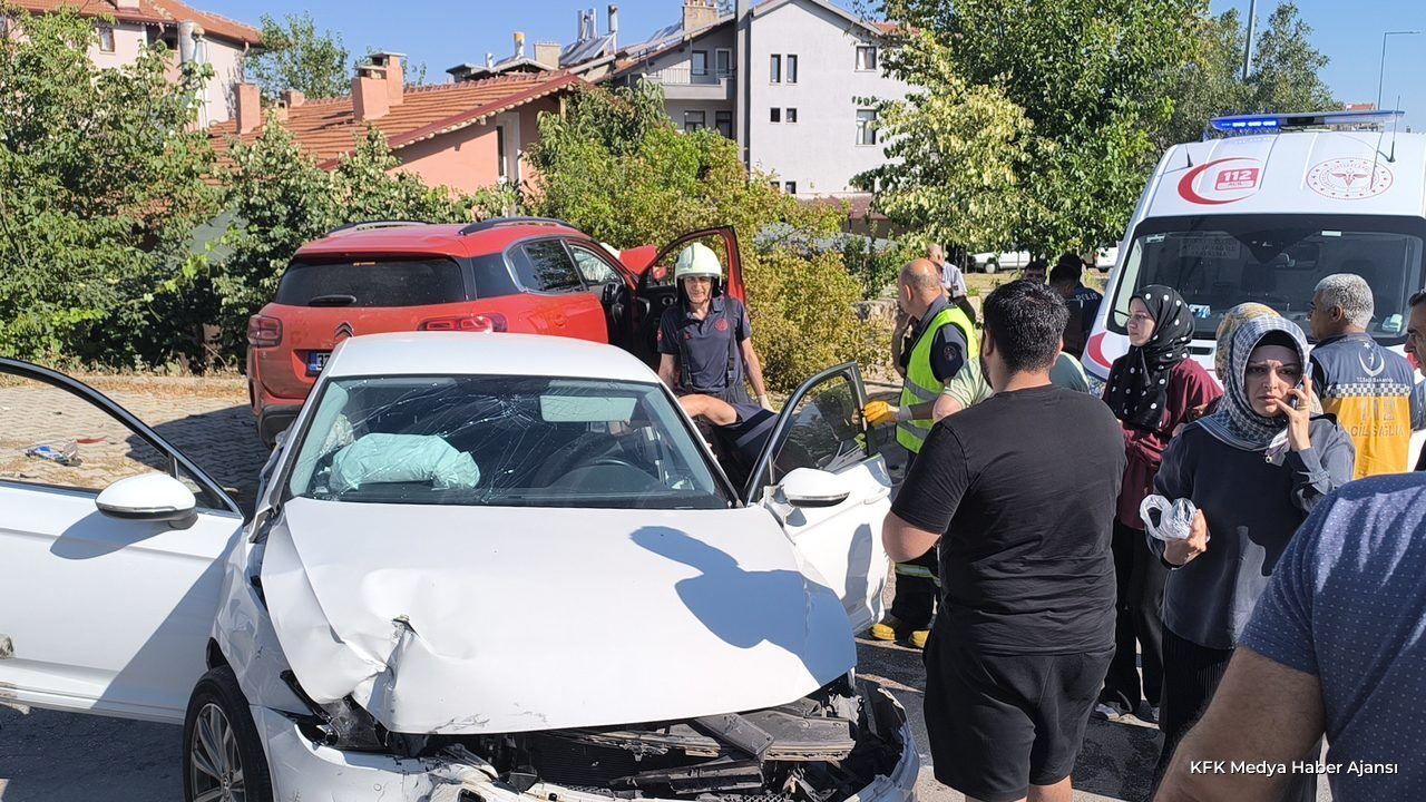 Isparta Da Iki Otomobil Carpis 9