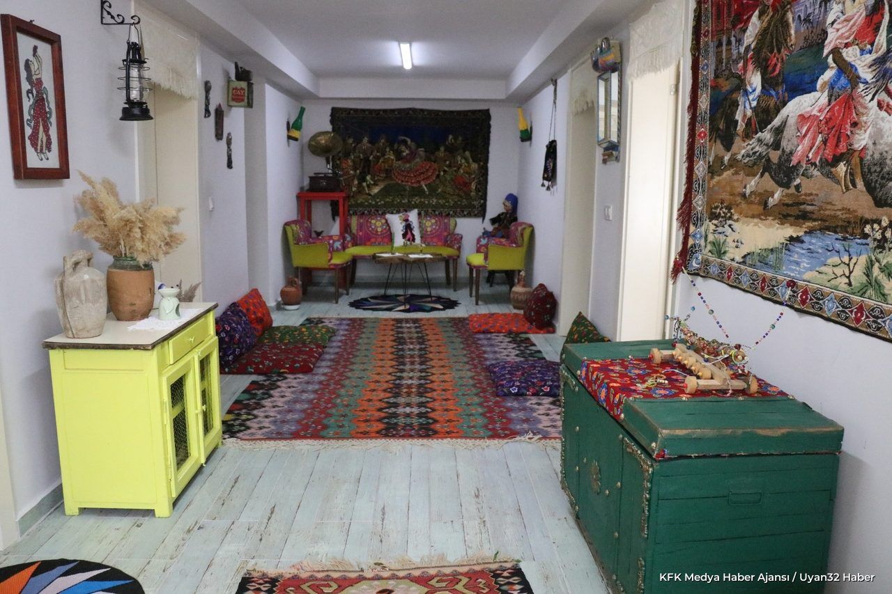 Isparta'da Çöpe Gidecek Eşyalardan Nostaljik Köy Evi Oluşturdu